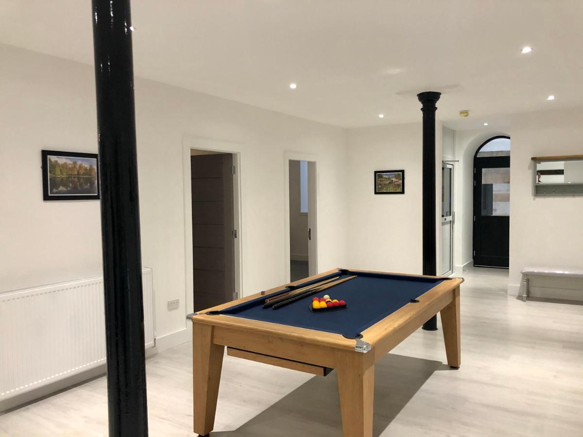 East Church House, Unique 9 bedroom Church, Historic Market Town. Strathaven Extérieur photo