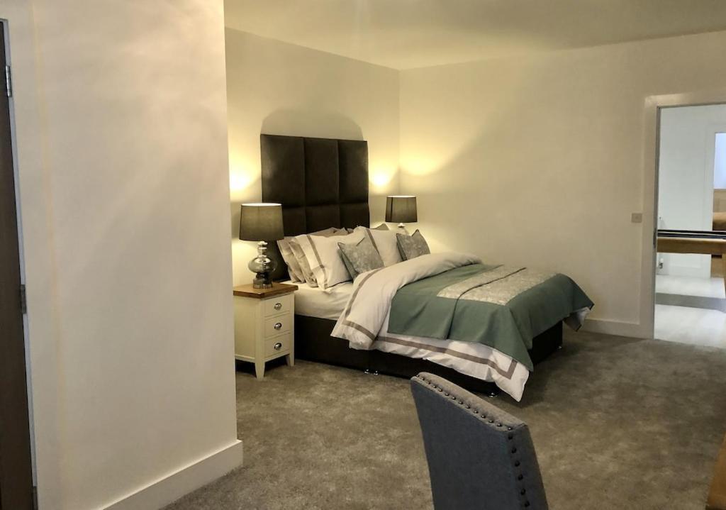 East Church House, Unique 9 bedroom Church, Historic Market Town. Strathaven Extérieur photo
